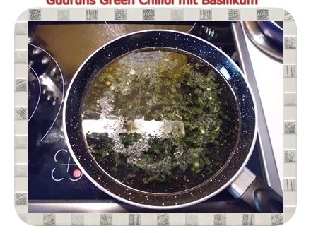Rezept: Öl: Green Chiliöl mit frischem Basilikum Bild Nr. 5 Öl: Green Chiliöl mit frischem Basilikum - Rezept - Bild Nr. 5