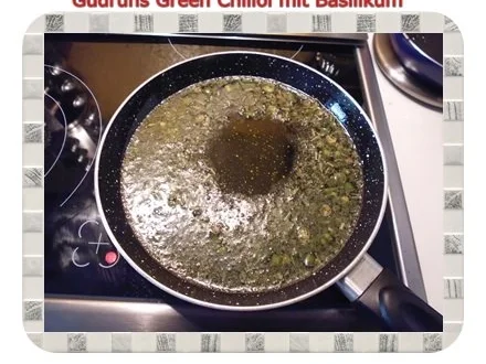 Rezept: Öl: Green Chiliöl mit frischem Basilikum Bild Nr. 6 Öl: Green Chiliöl mit frischem Basilikum - Rezept - Bild Nr. 6