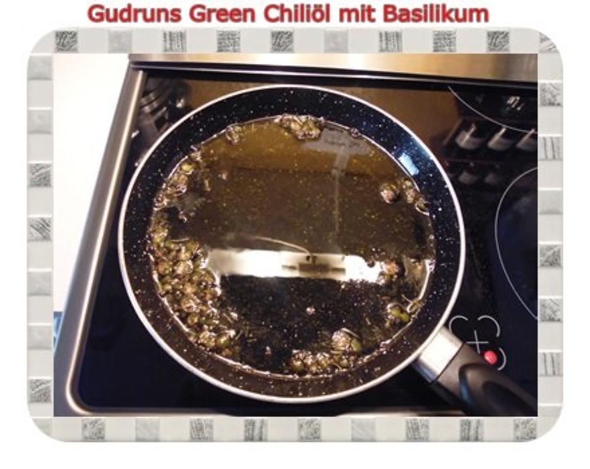 Öl: Green Chiliöl mit frischem Basilikum - Rezept - Bild Nr. 7