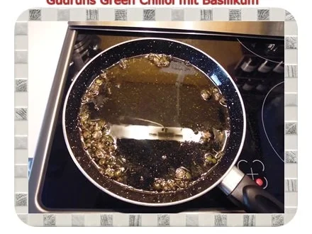 Rezept: Öl: Green Chiliöl mit frischem Basilikum Bild Nr. 7 Öl: Green Chiliöl mit frischem Basilikum - Rezept - Bild Nr. 7