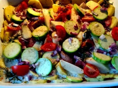 Saftiges Hähnchenbrustfilet m. mediterranem Gemüse und fruchtiger Sauce - Rezept