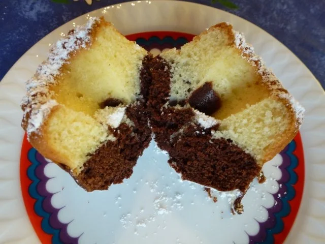 Rezept: Mini-Dessertküchlein, schwarz-weiß und mit Schuß Bild Nr. 2 Mini-Dessertküchlein, schwarz-weiß und mit Schuß - Rezept - Bild Nr. 2