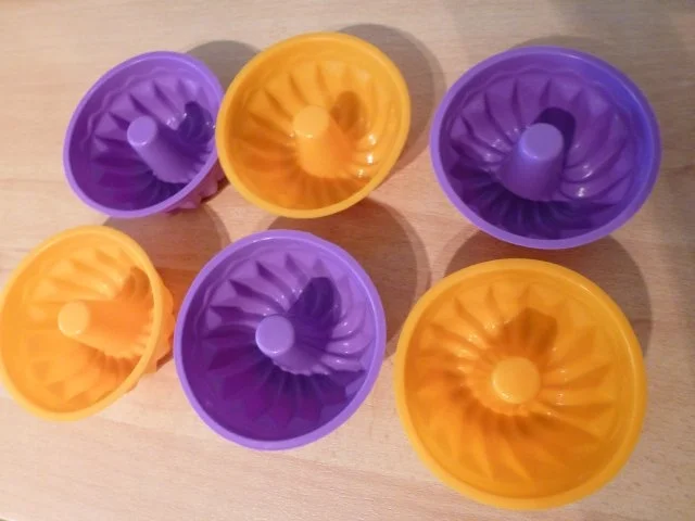 Rezept: Mini-Dessertküchlein, schwarz-weiß und mit Schuß Bild Nr. 3 Mini-Dessertküchlein, schwarz-weiß und mit Schuß - Rezept - Bild Nr. 3