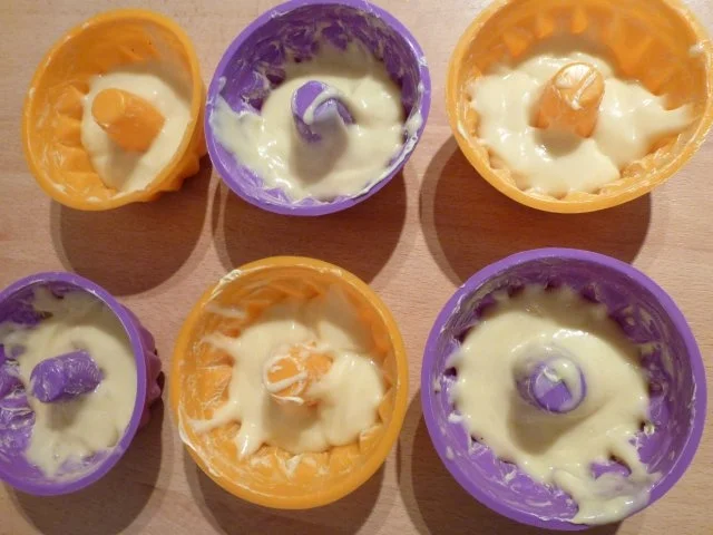 Rezept: Mini-Dessertküchlein, schwarz-weiß und mit Schuß Bild Nr. 8 Mini-Dessertküchlein, schwarz-weiß und mit Schuß - Rezept - Bild Nr. 8