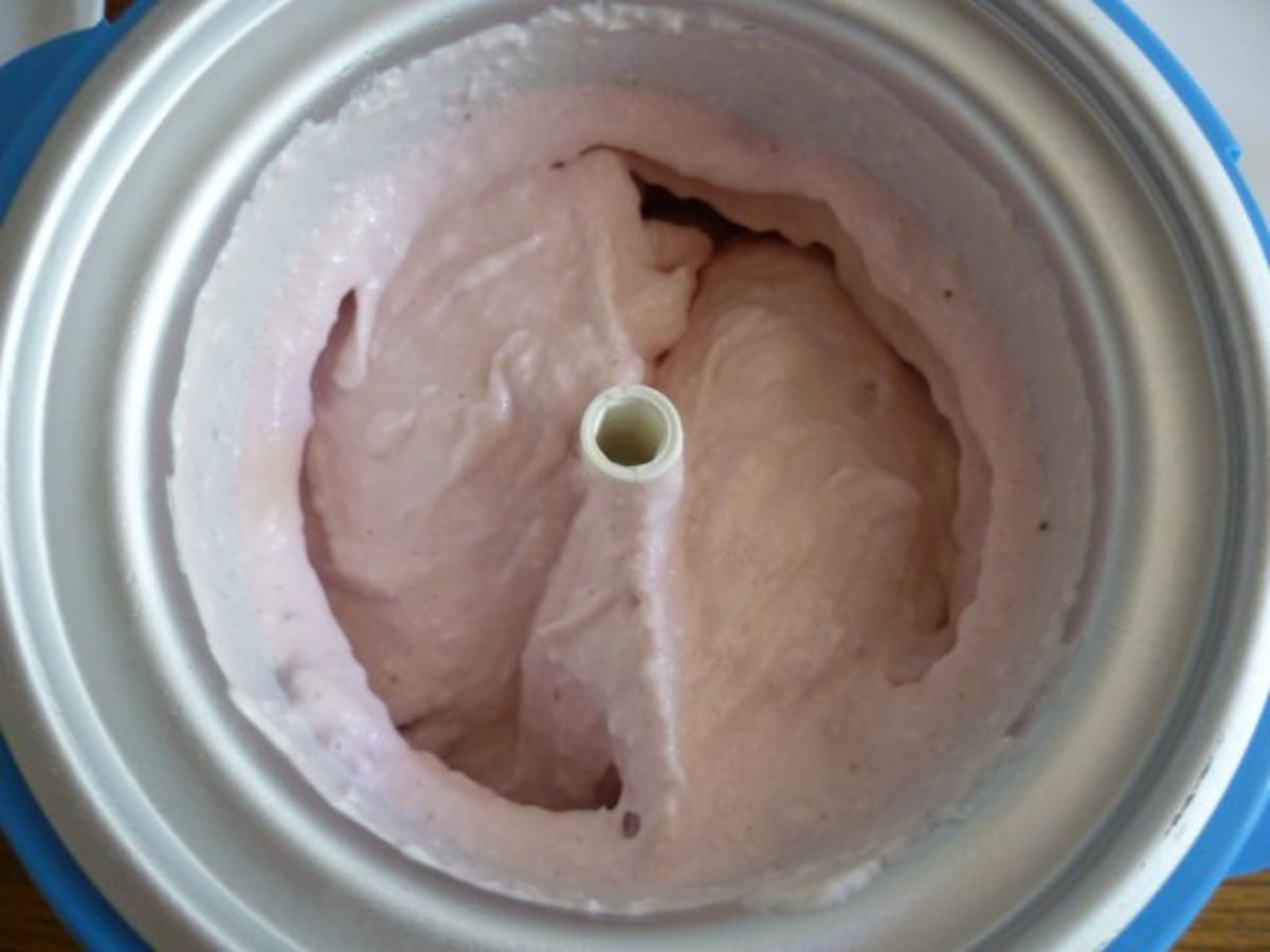 Eis - Erdbeer-Kokos-Eis mit Pistaziennote - Rezept - Bild Nr. 4