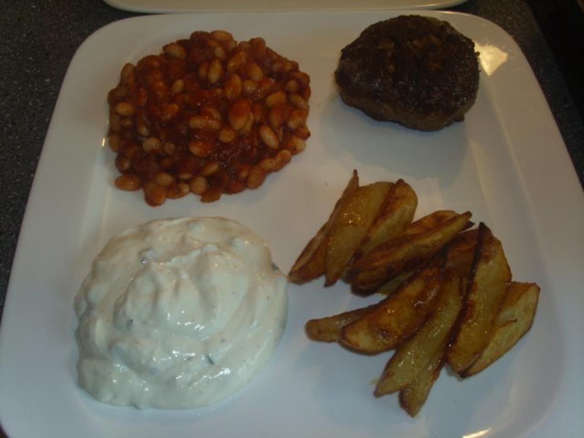 Lammfrikadellen mit weißen Bohnen und Westernkartoffeln - Rezept ...