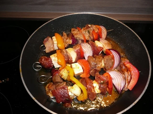 Rezept: Hirtenspieße gebraten mit Buntem Salat mit Spargel & Butterreis ! Bild Nr. 4 Hirtenspieße gebraten mit Buntem Salat mit Spargel & Butterreis ! - Rezept - Bild Nr. 4