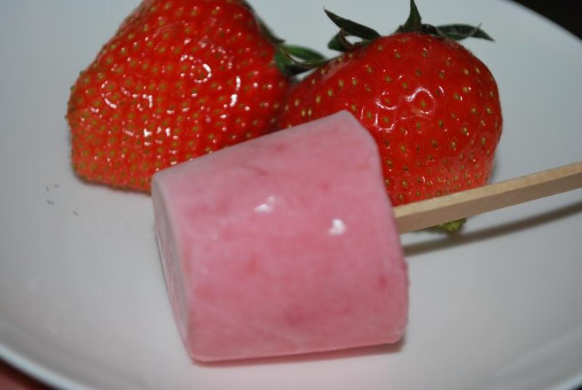 Erdbeer-Joghurt-Eis am Stiel - Rezept