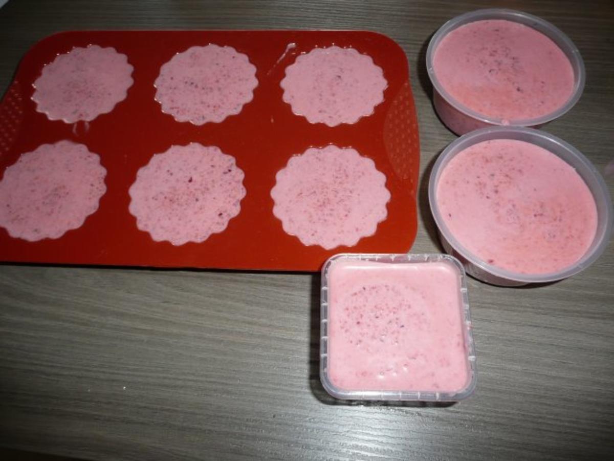 Erdbeer -  Kirsch - Eis - Rezept