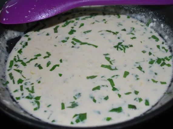 Seelachsfilet „Caprese“ auf Tagliatelle in Basilikumsahne - Rezept - Bild Nr. 4