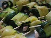 Zucchiniröllchen mit Mortadellamousse - Rezept