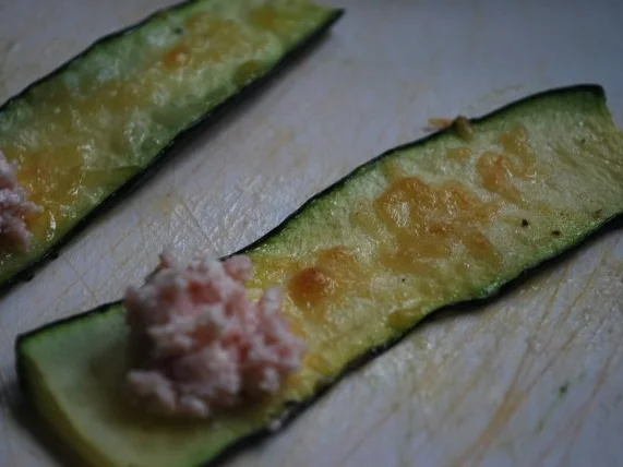 Zucchiniröllchen mit Mortadellamousse - Rezept - Bild Nr. 2