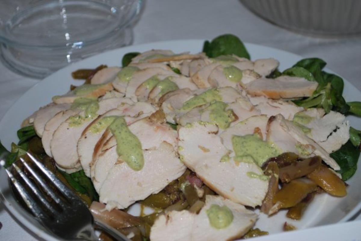 Hähnchen-Carpaccio auf Spargelsalat mit grüner Sauce - Rezept