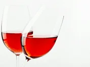 Rezept: Hugo Rosรฉ: Hugo mit Rhabarbersaft Hugo Rosรฉ: Hugo mit Rhabarbersaft - Rezept