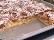 Rezept: Rhabarber-Kuchen mit Biskuitguร Rhabarber-Kuchen mit Biskuitguร - Rezept