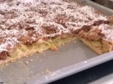 Rhabarber-Kuchen mit Biskuitguß - Rezept