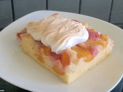 Rezept: Aprikosen-Erdbeer-Kuchen mit Baiser Bild Nr. 3 Aprikosen-Erdbeer-Kuchen mit Baiser - Rezept - Bild Nr. 3