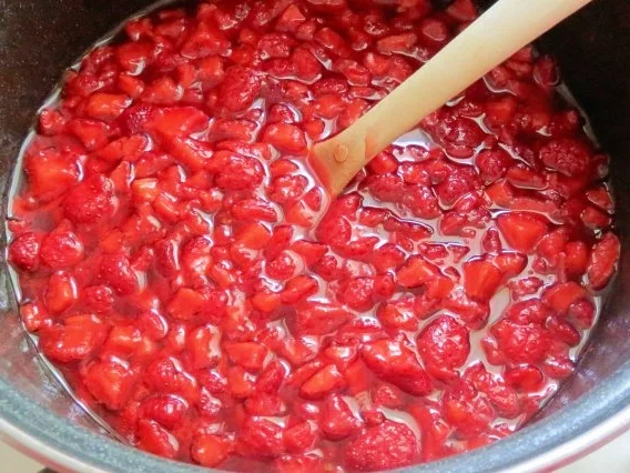 Einmachen: Stückige Erdbeer-Marmelade - Rezept - Bild Nr. 4