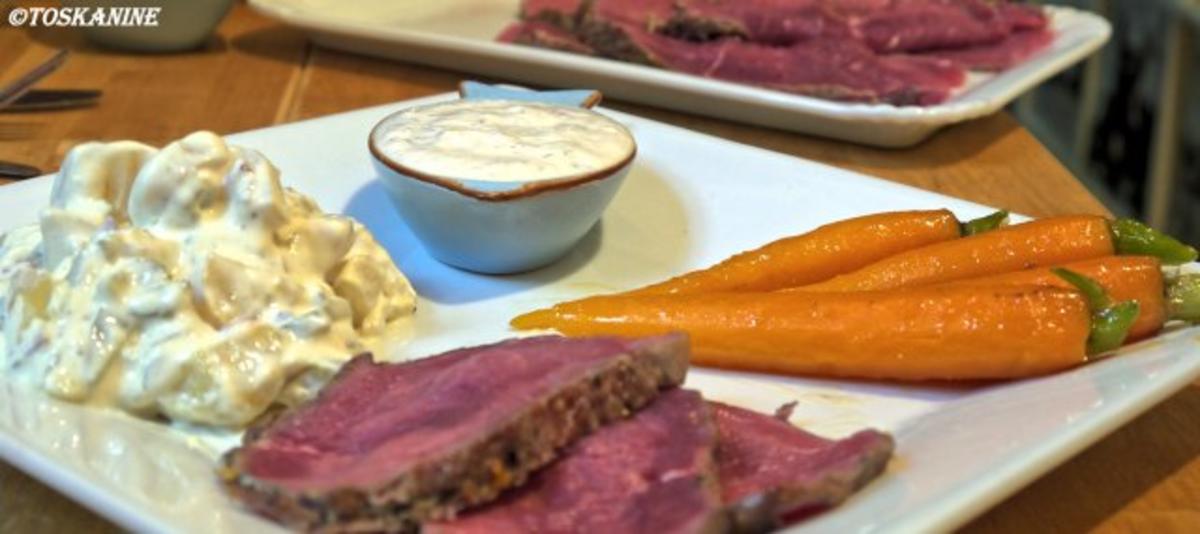 Bilder für Würziges Roastbeef, Gewürzgurken-Dip, Kartoffelsalat, Honigmöhrchen - Rezept