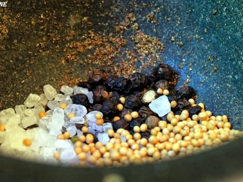 Würziges Roastbeef, Gewürzgurken-Dip, Kartoffelsalat, Honigmöhrchen - Rezept - Bild Nr. 2