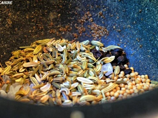 Würziges Roastbeef, Gewürzgurken-Dip, Kartoffelsalat, Honigmöhrchen - Rezept - Bild Nr. 3