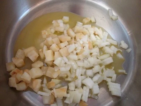 kaltes Paprikacremesüppchen mit Ziegenfrischkäsetüpfelchen - Rezept - Bild Nr. 5