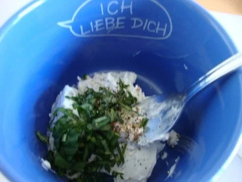 kaltes Paprikacremesüppchen mit Ziegenfrischkäsetüpfelchen - Rezept - Bild Nr. 15