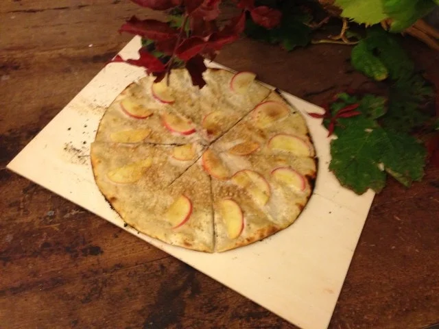 Mini-Apfelflammkuchen mit Käschde-Eis - Rezept