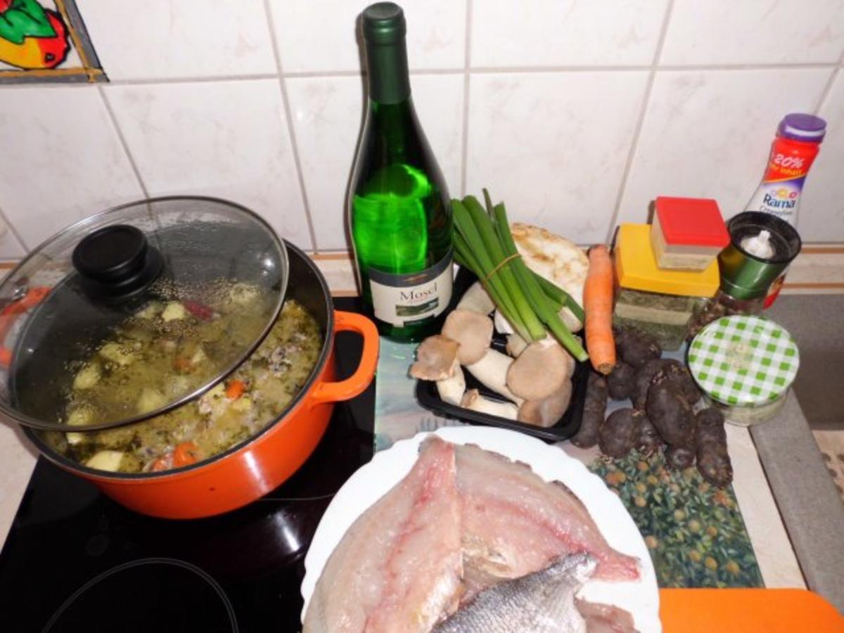 Fisch: Dorade-Möhren-Rolle mit Weinrahmsoße, Pilze und Kartoffel-Sellerie-Stampf "Viola" - Rezept - Bild Nr. 2