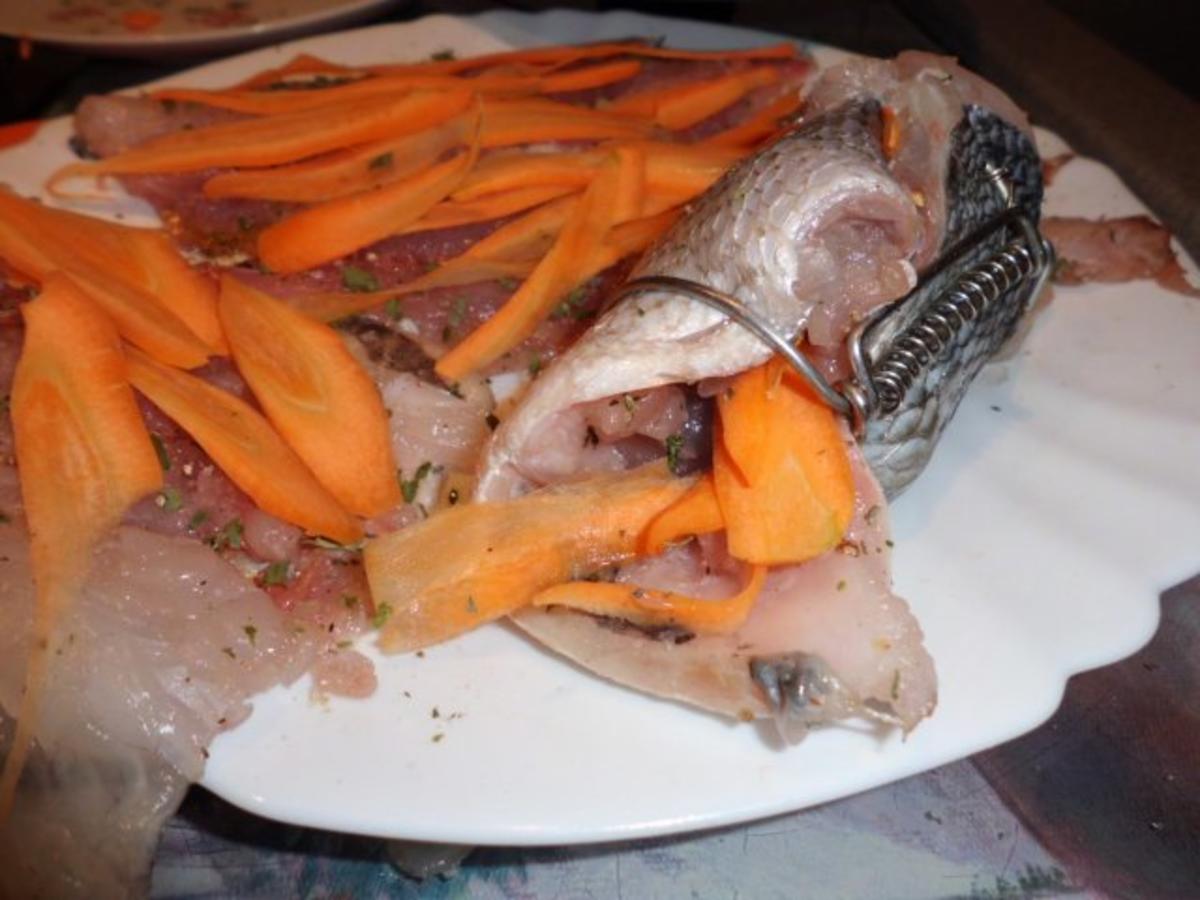 Fisch: Dorade-Möhren-Rolle mit Weinrahmsoße, Pilze und Kartoffel-Sellerie-Stampf "Viola" - Rezept - Bild Nr. 4