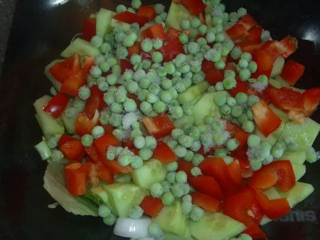 Bunter Salat mit Käse, Wurst und Ei - Rezept - Bild Nr. 2