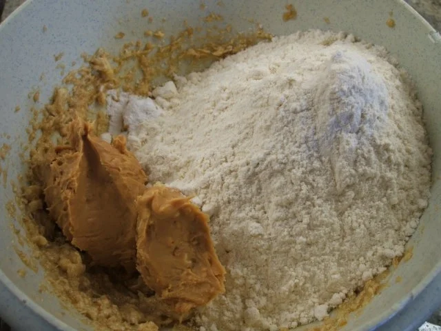 Rezept: Plätzchen: Erdnusshaufen Bild Nr. 4 Plätzchen: Erdnusshaufen - Rezept - Bild Nr. 4