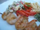 Fisch: Gegrillte Garnelenspieße mit buntem Gemüsesalat - Rezept