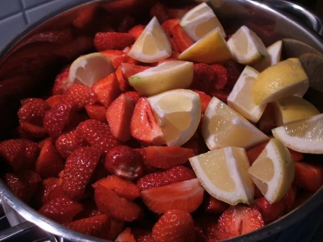 Vorrat: Erdbeersirup und klassische Erdbeermarmelade - Rezept - Bild Nr. 3