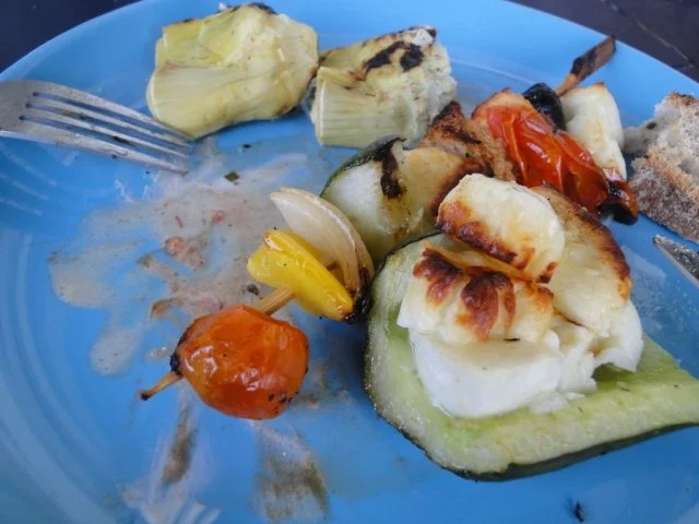 Gegrillter Gemüsespiess mit Halloumi und gefüllte rote Betekugel - Rezept
