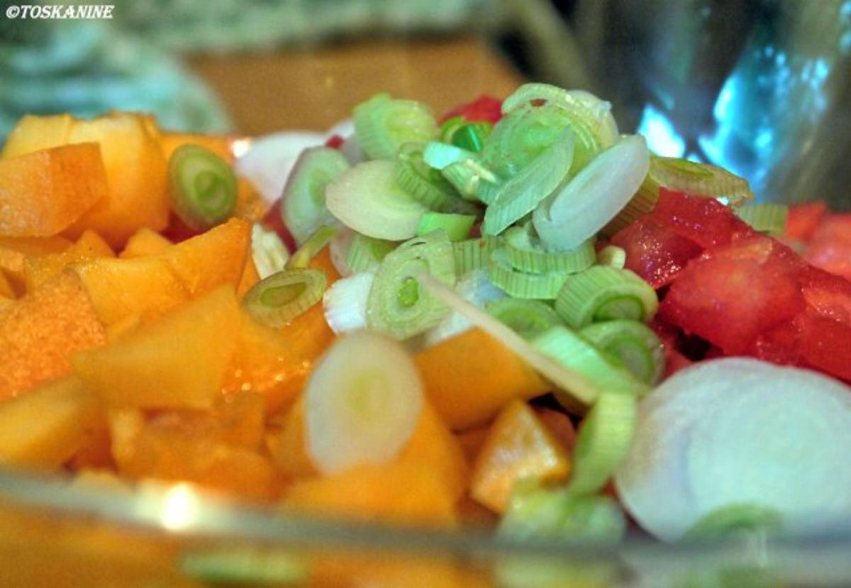 Quinoasalat mit Aprikosen, Tomaten und Hähnchenbrust - Rezept - Bild Nr. 6