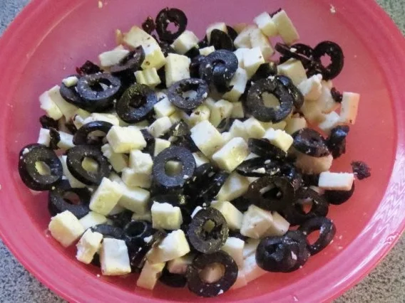 Backen: Käse-Oliven-Pogatschen - Rezept - Bild Nr. 2