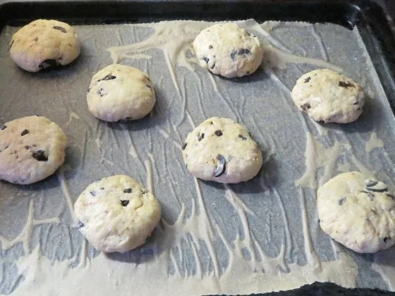 Backen: Käse-Oliven-Pogatschen - Rezept - Bild Nr. 3