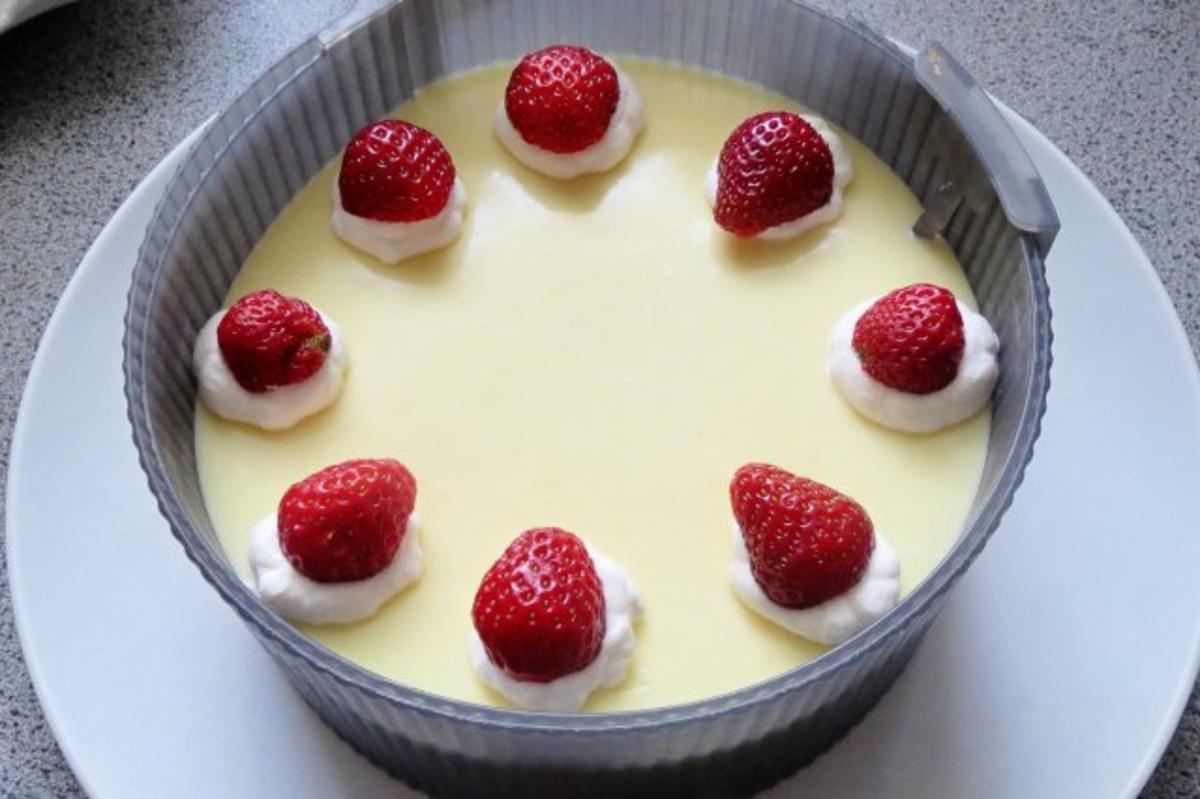 Backen: Mini-Joghurt-Erdbeer-Torte - Rezept - Bild Nr. 8
