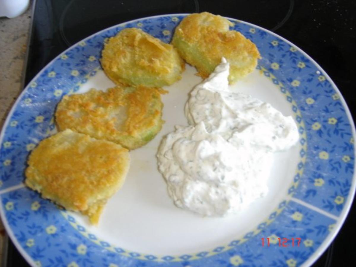 Panierte Kohlräbchen mit Kräuterquark