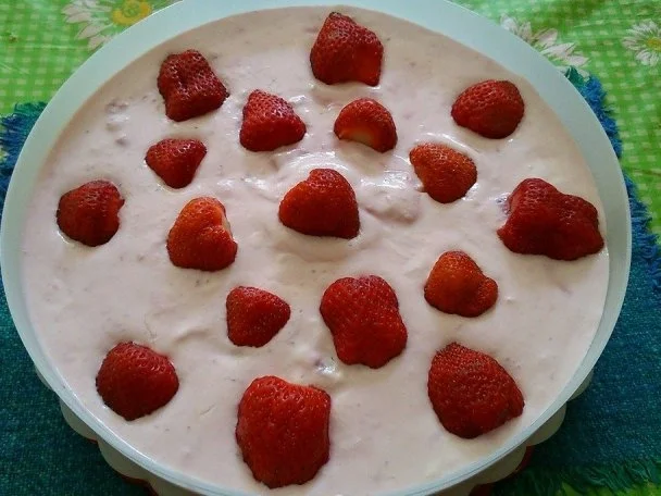 Rezept: Erdbeer-Quark-Torte Bild Nr. 2 Erdbeer-Quark-Torte - Rezept - Bild Nr. 2