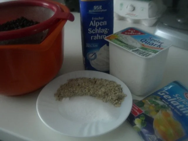 Rezept: Heidelbeer-Sahne-Torte Bild Nr. 9 Heidelbeer-Sahne-Torte - Rezept - Bild Nr. 9