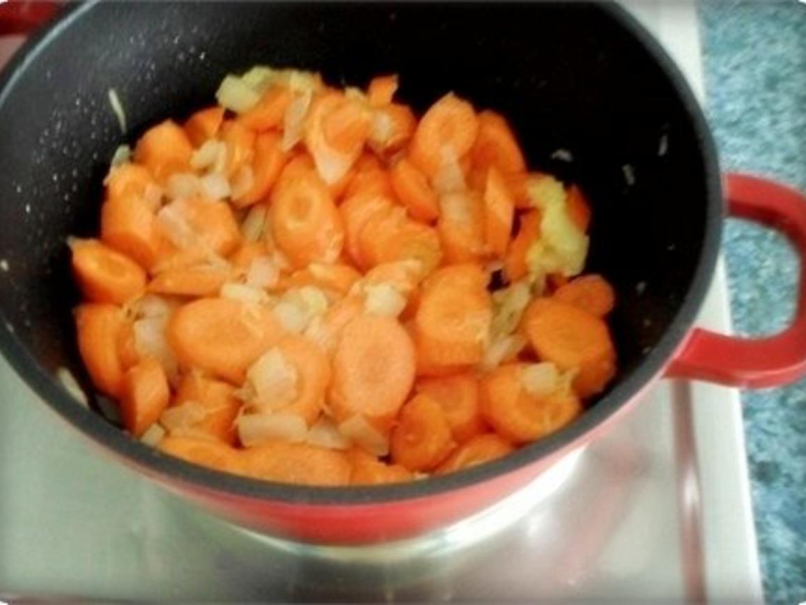 Fruchtige Möhrencremesuppe mit Rose geschmückt - einfach - von 2010Herford