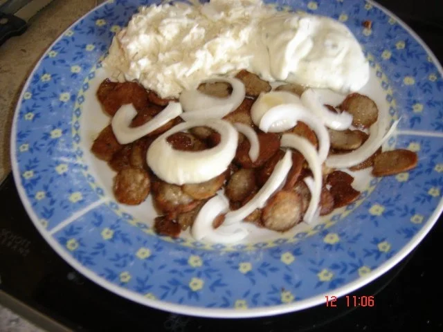 Bratwurst-Gyros mit Tzatziki - Rezept