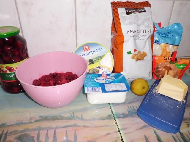 Rezept: Kühlschranktorte: "Schneewittchen-Torte" Bild Nr. 2 Kühlschranktorte: "Schneewittchen-Torte" - Rezept - Bild Nr. 2