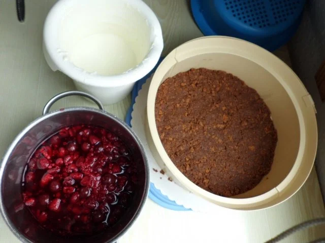 Rezept: Kühlschranktorte: "Schneewittchen-Torte" Bild Nr. 4 Kühlschranktorte: "Schneewittchen-Torte" - Rezept - Bild Nr. 4