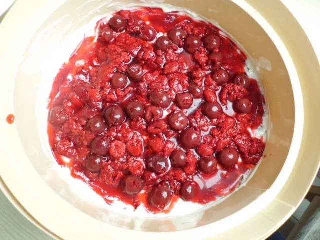 Rezept: Kühlschranktorte: "Schneewittchen-Torte" Bild Nr. 5 Kühlschranktorte: "Schneewittchen-Torte" - Rezept - Bild Nr. 5