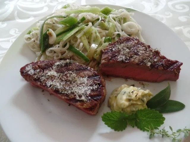 Rezept: Rindersteak mit Reisnudelsalat Rindersteak mit Reisnudelsalat - Rezept