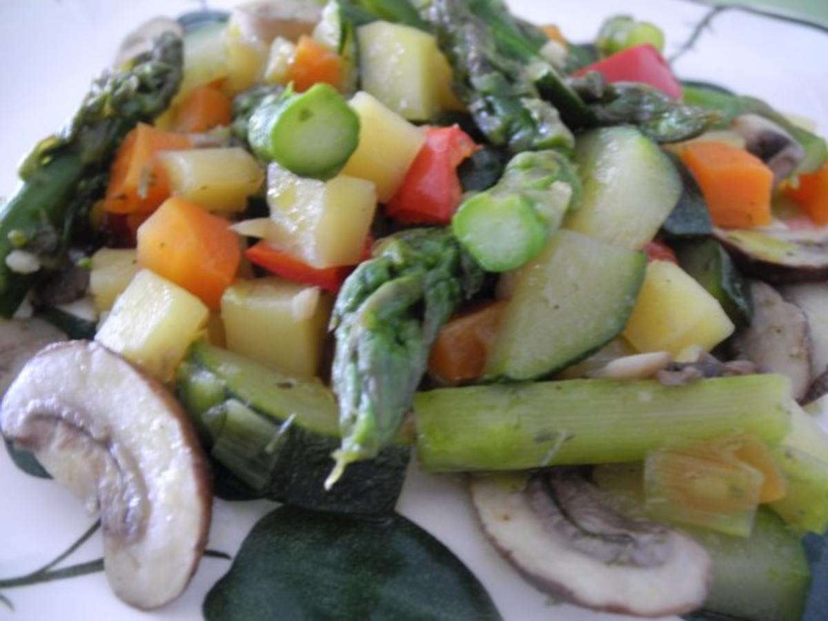 Vegan : Bunte Gemüse - Pfanne gedünstet - Rezept - Bild Nr. 2