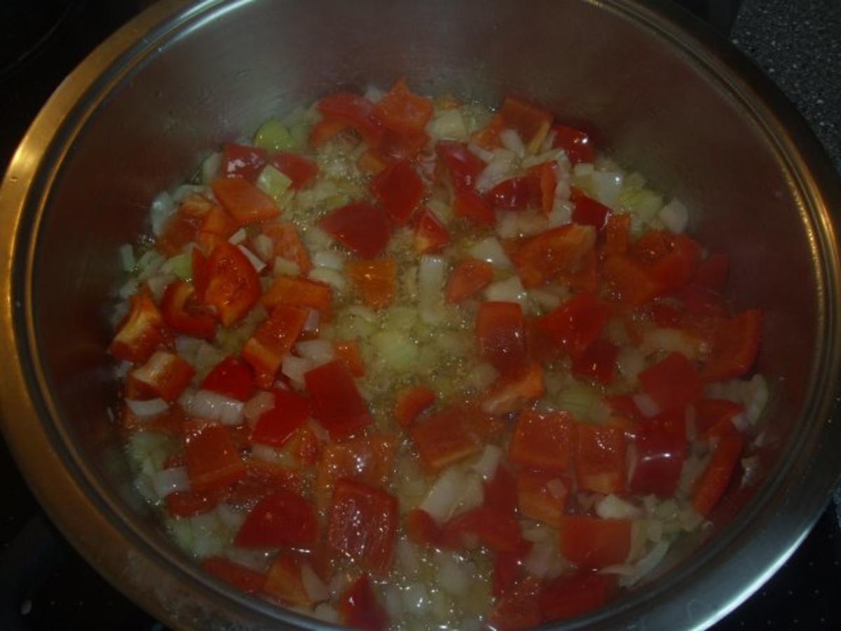 Nudeln mit Sucuk, Oliven und Paprika - einfach - von Hoenowbear Nudeln mit Sucuk, Oliven und Paprika - einfach - von Hoenowbear